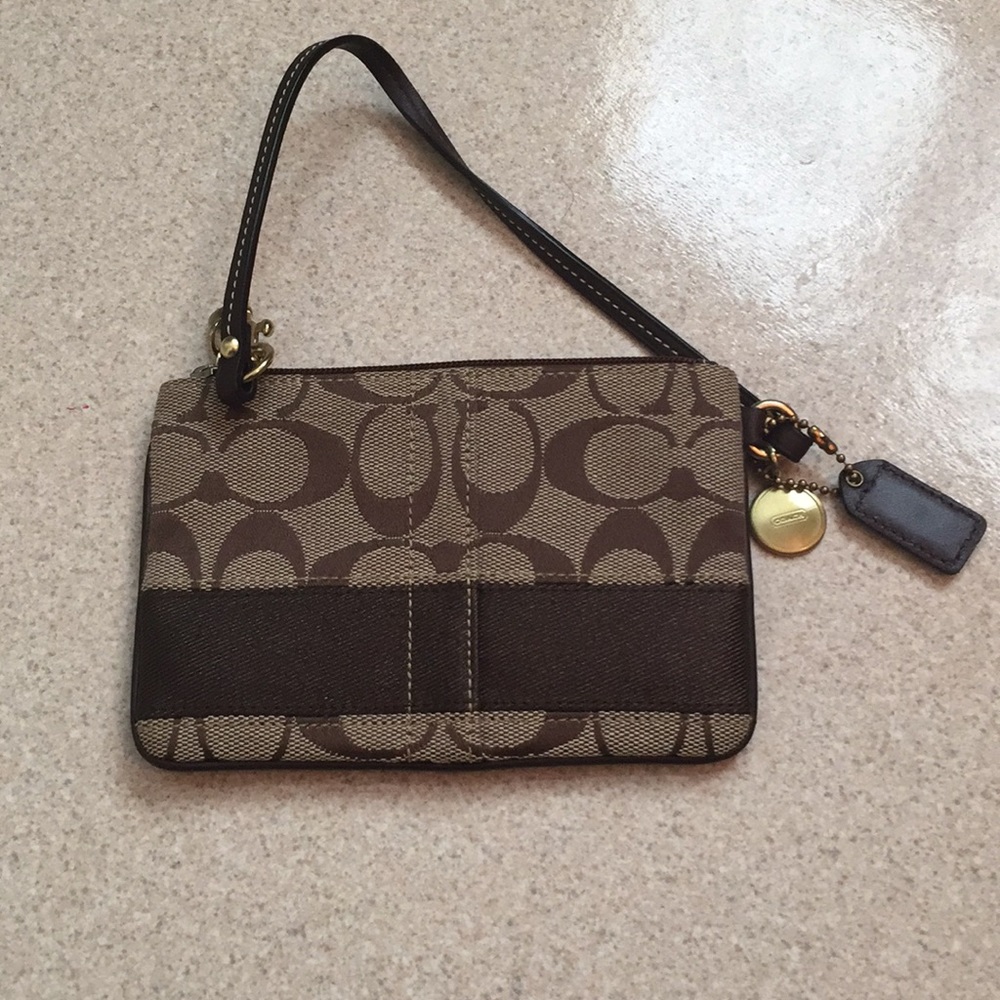 Authentic signature jacquard brown wristlet